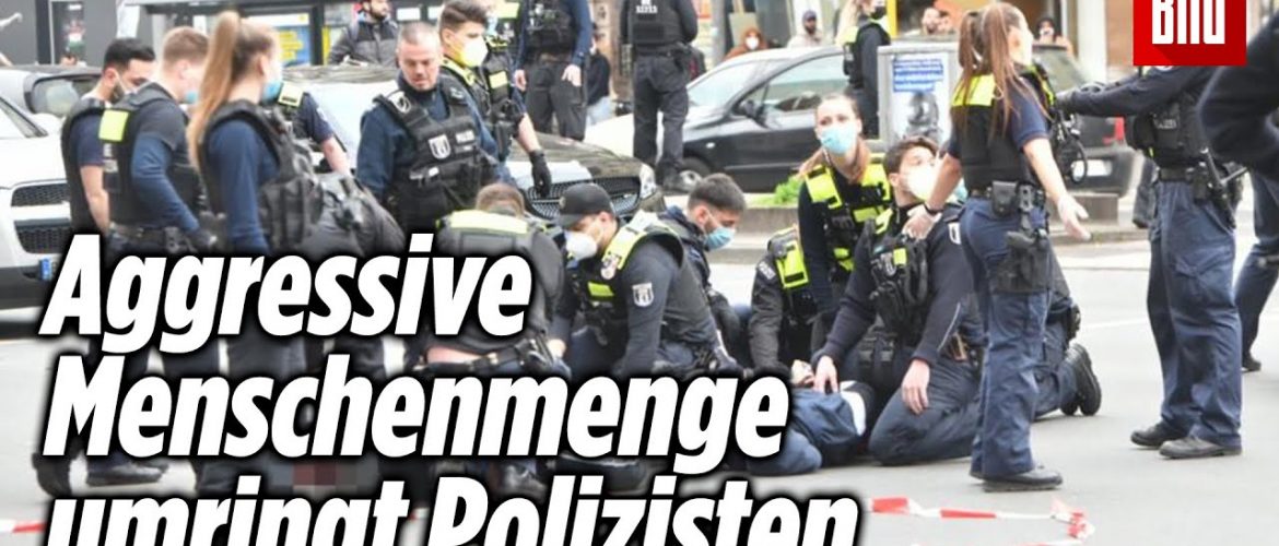 Blutige Messerstecherei direkt vor der Polizeiwache | Berlin-Neukölln