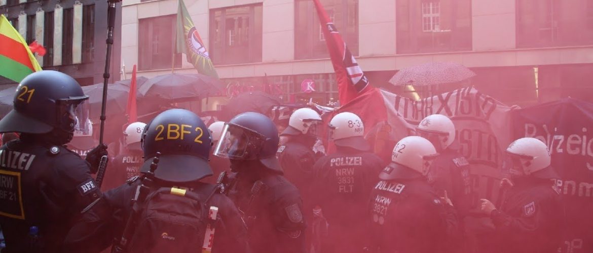 Düsseldorf: Journalisten klagen über Polizeigewalt