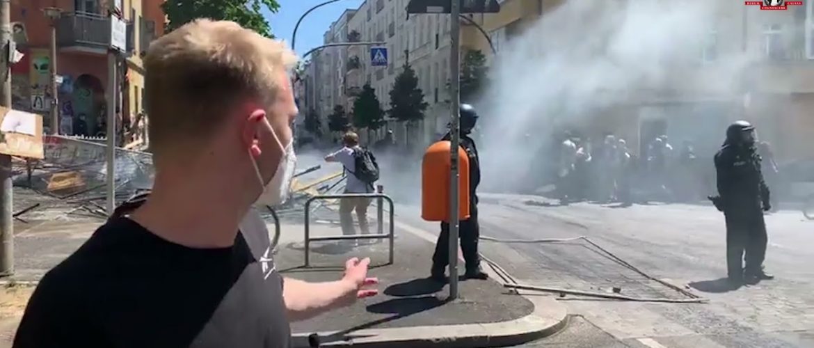 60 verletzte Polizisten: Bürgerkrieg in Berlin-Friedrichshain