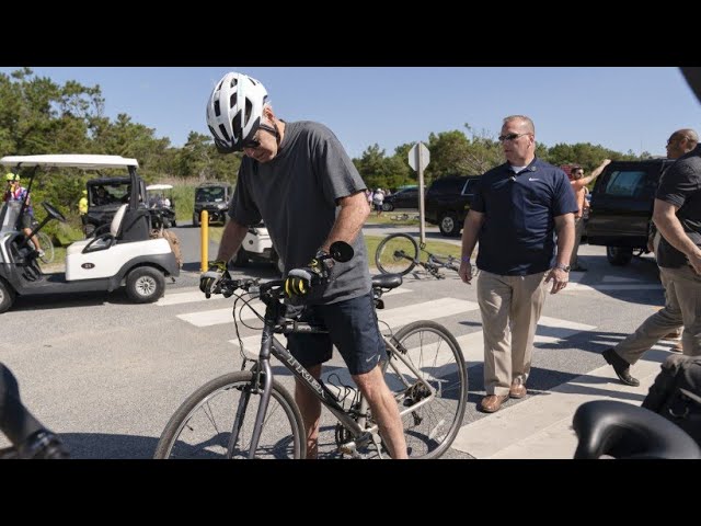 Joe Biden stürzt bei Radausflug