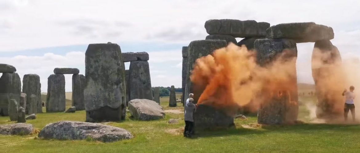 Klima-Asoziale beschmieren Stonehenge