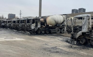 Berlin: Linksextremisten setzen 16 Betonmischer in Brand