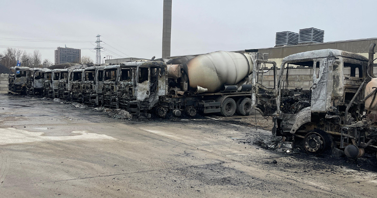 Berlin: Linksextremisten setzen 16 Betonmischer in Brand